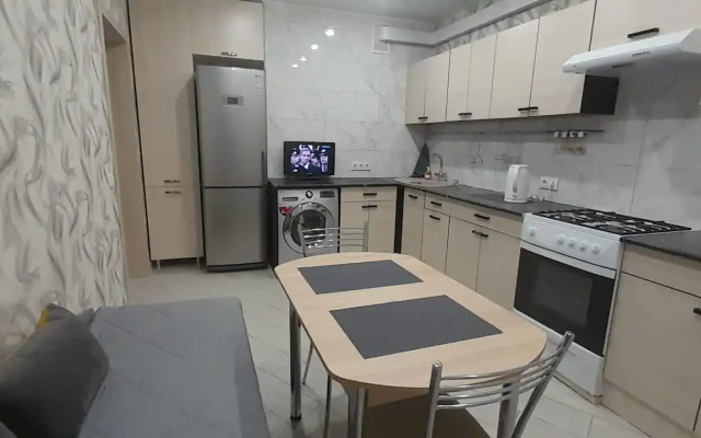 Sovremennaya Kvartira U Vozdushno-Desantnogo Uchilischa Flat