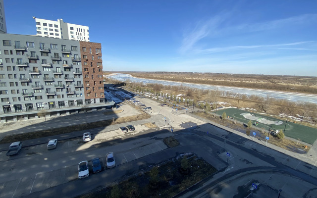 Rest with a panorama of the river Tours Flat