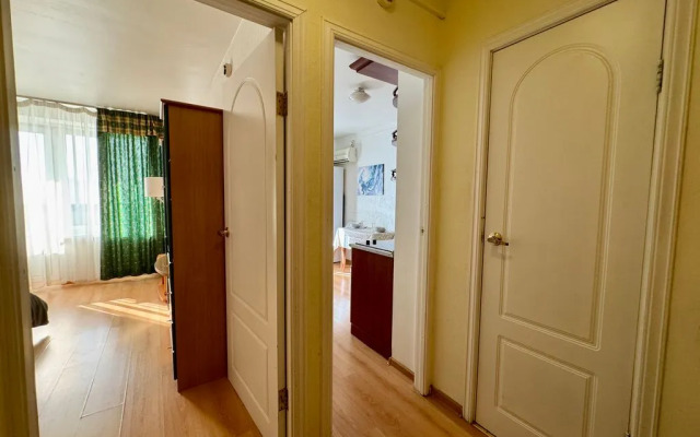 U Ploschadi Trekh Vokzalov Flat