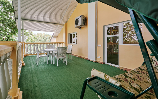 Lux Guest House