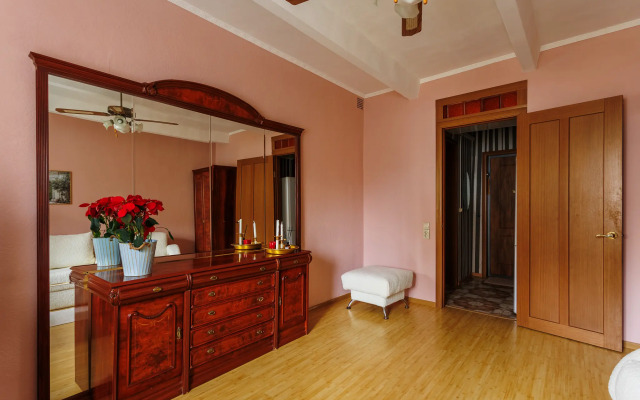 Avangard u Kremlya Flat