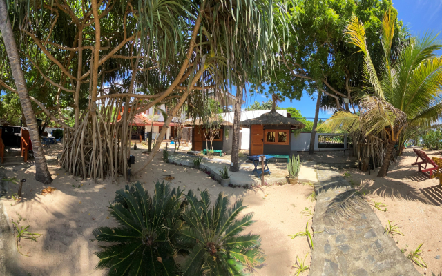 Tomorrowland Beach Villas & Fisherman's Wharf Restaurant Mini Hotel