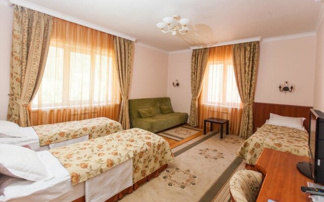 Kapriz Hotel