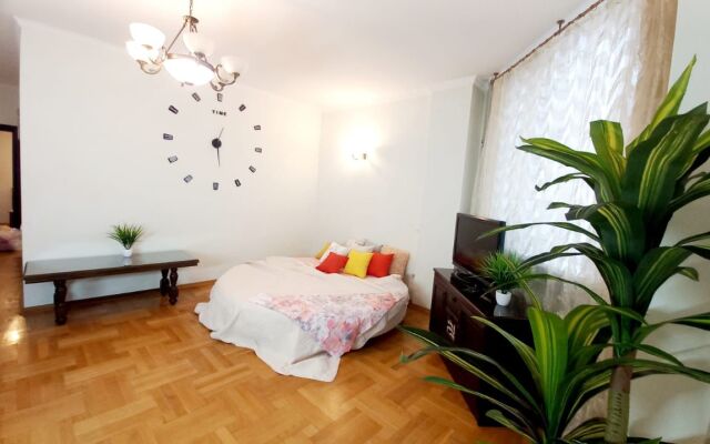 Smile Apartments 3kh Komnatnye S Vidom Na Naberezhnuyu Apartments