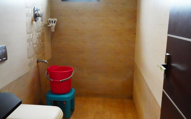 Vjr Mahal and Vinayagam Residency Hotel