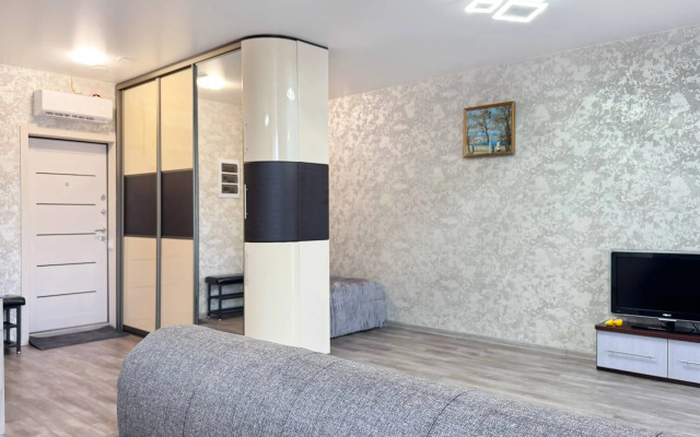 Uyutnaya Odnokomnatnaya s Panoramnym Balkonom Flat