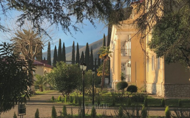 Lazurny Bereg Hotel