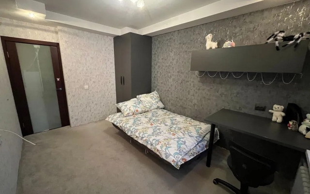 Bolshaya Kvartira s Yevroremontom Flat