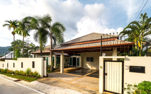 Spacious villa with private pool and parking Villa