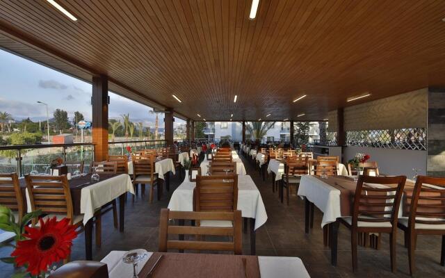 Opia Hotel
