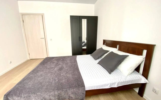 Yevrotreshka Vv Apart U Metro Kotelniki Na Sosnovoy 5 Apartments