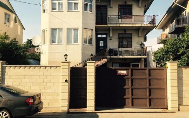 Zhemchuzhina. V gostyakh u Valentiny Guest House