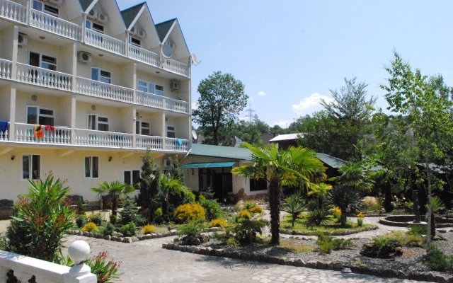 Arlyuma Hotel