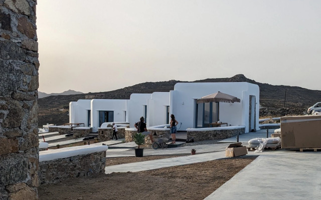 Thronos Suites Hotel