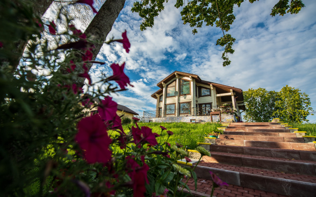Yarkoye Hotel