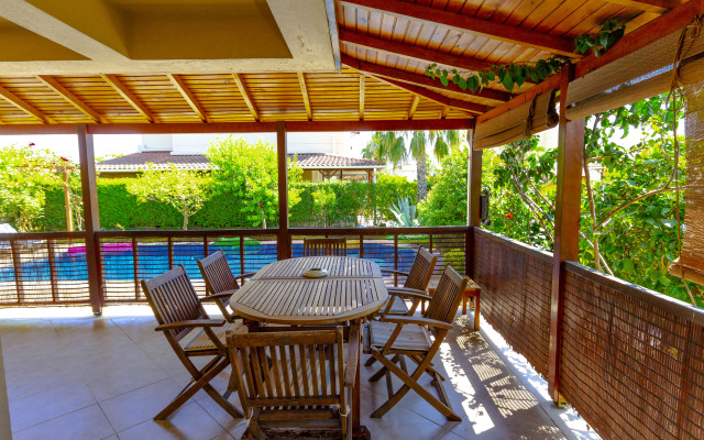 Paradise Town Villa Royal Hotel
