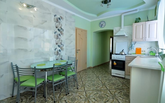 Na Trudyaschikhsya 152a Private House