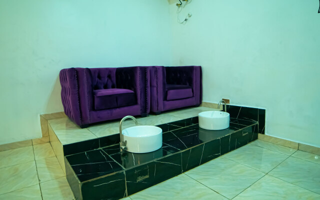 247 Luxury Hotel & Apartment Ajah Hotel