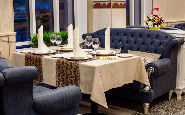 Отель Версаль