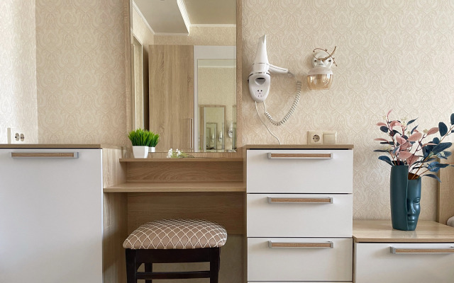 Квартира Шикарная в Центре Города с Двумя Спальнями