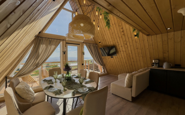Posutochno S Vidom Na Ozero SNT Zori Kavkaza Chalet