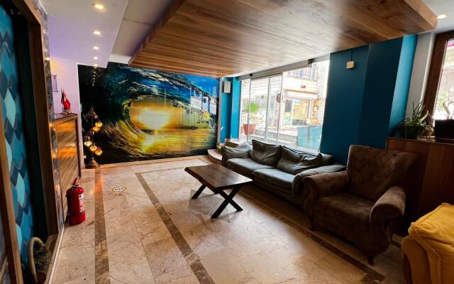 Отель Moon Blue