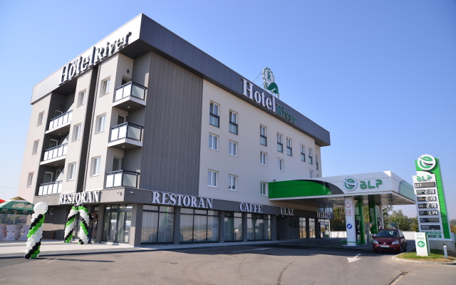 River Hotel