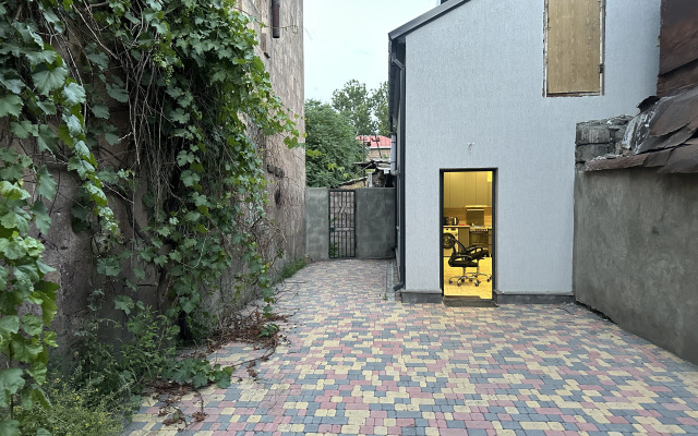 Kamenny Dom na Ulitse Horenatsi Private House