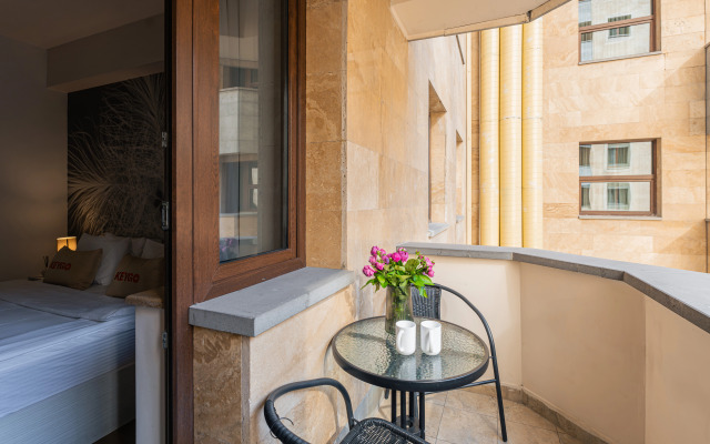 KeyGo #0099, 1 Bedroom, Balcony, Near National Gallery Apartments