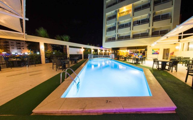 Tuntas Beach Hotel Altinkum