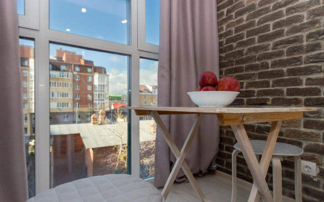 Mini-studija s Panoramnym Oknom i Parkovkoj Apartment