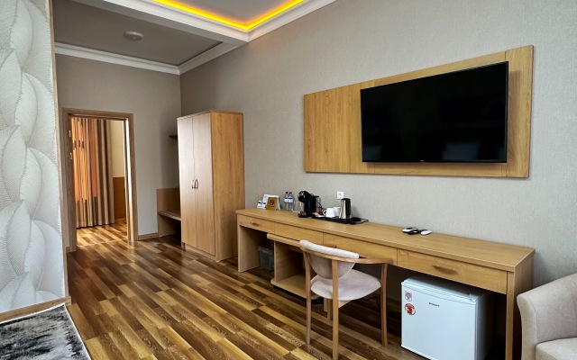 Gold Niyara Hotel