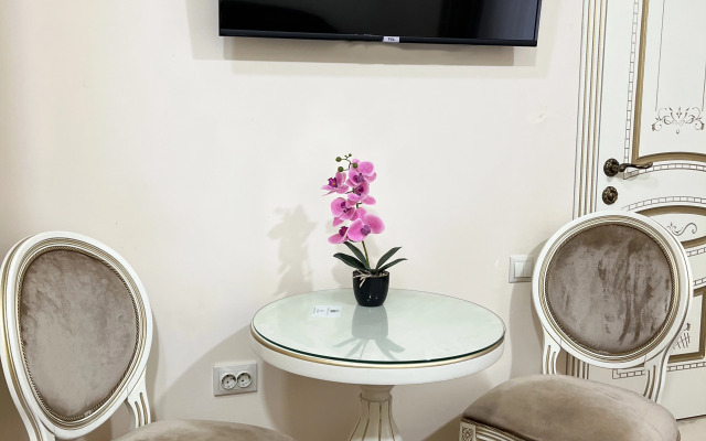 Отель Академия