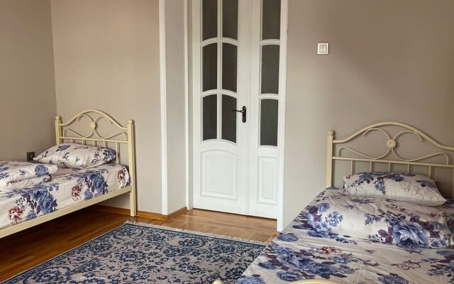 Na Gromova Guest house