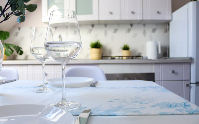 Trekhkomnatnye apartamenty Pro.apartment Mansarda Amalienau Na Pugacheva Apartments