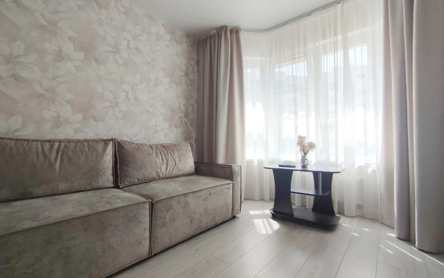 Ryadom S Naberezhnoy Flat