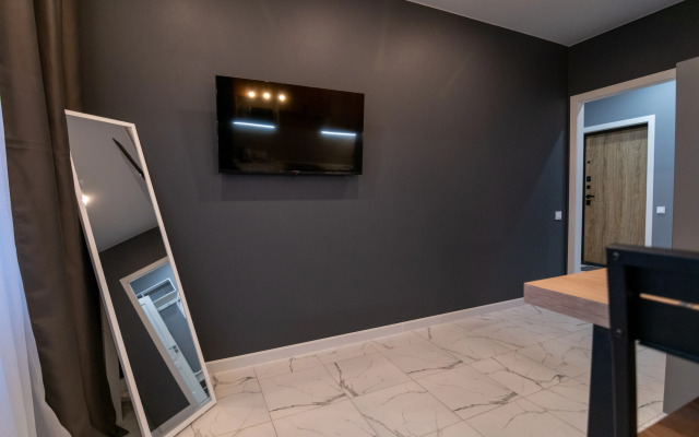 V Novostroye Na Troikh Apartments