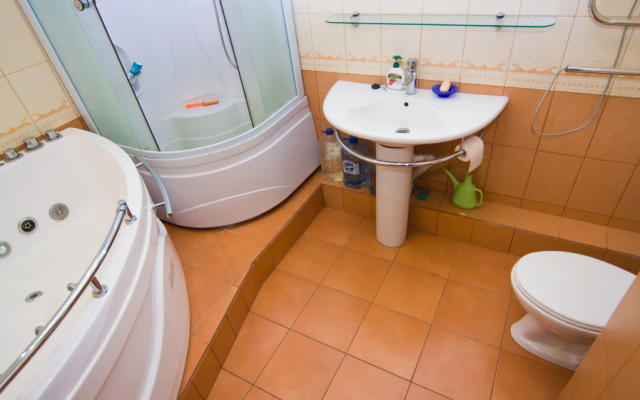 Квартира трёхкомнатная Вельская 1