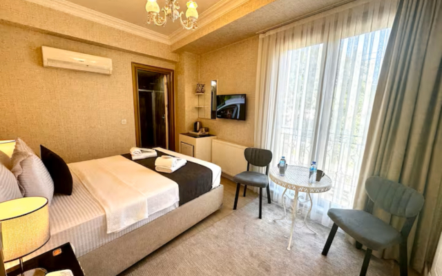 Отель Leili Hagia Sofia Hotel