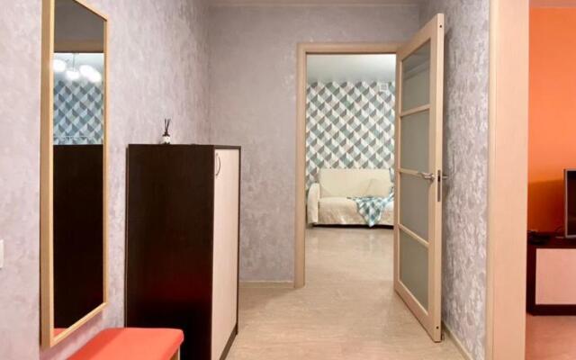Sapfir s Zakrytym Dvorom, Ryadom s TTS Ostrov, Mat i Dity Apartments