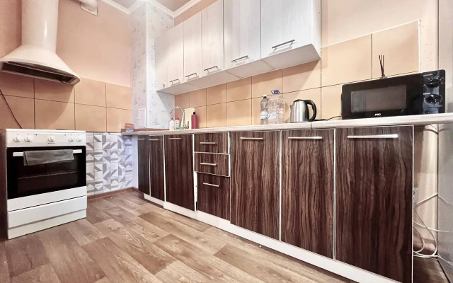 Квартира Светлая, чистая студия Вояж на Геологоразведчиков 44А