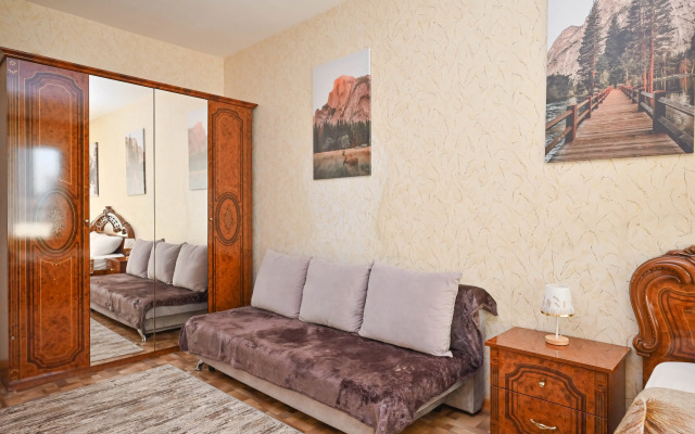 Na Respubliki 33А Flat