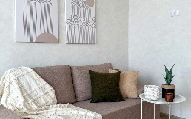 Studiya Beige Flat