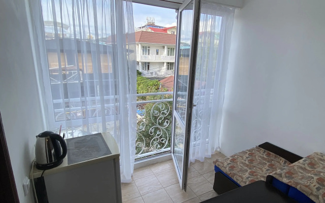 Na Prosvescheniya 152/2 Guest house