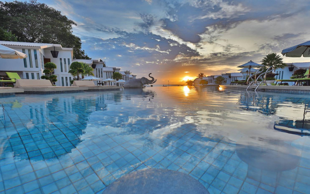 Vannee Golden Sands Beachfront Resort