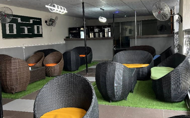 Отель Glandov Suites