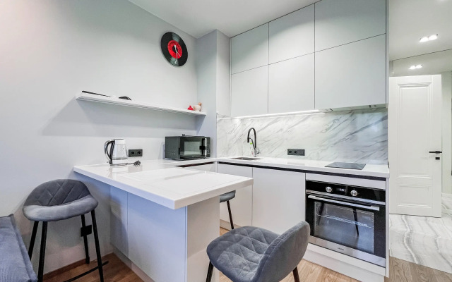 V Zhilom Komplekse S Basseynom "merkato" Flat