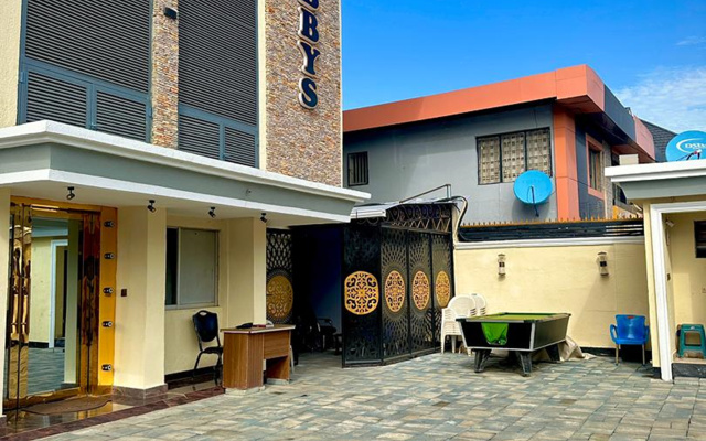 Отель Tobby Royal Suites