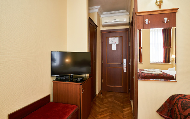 Отель Amber Hotel Istanbul