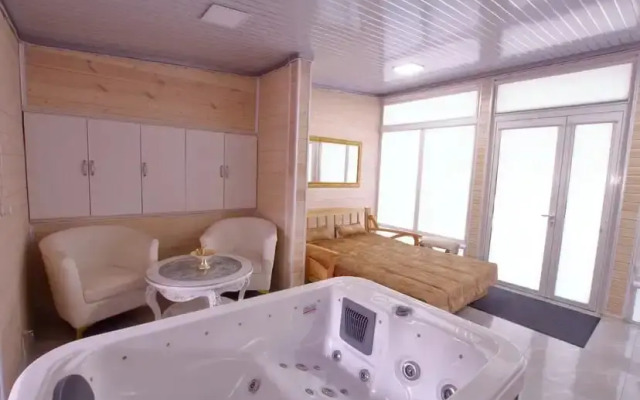 Коттедж с джакузи